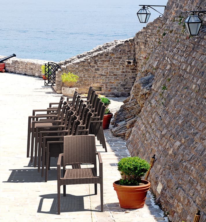Кресло пластиковое плетеное Siesta Contract Ibiza, коричневый фото