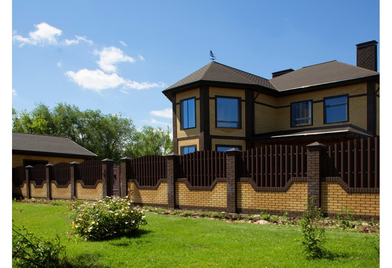 Штакетник Круглый фигурный Grand Line 0,45 Drap TwinColor RAL 8017 шоколад